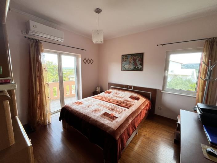 Image No.17-5 Bed House for sale