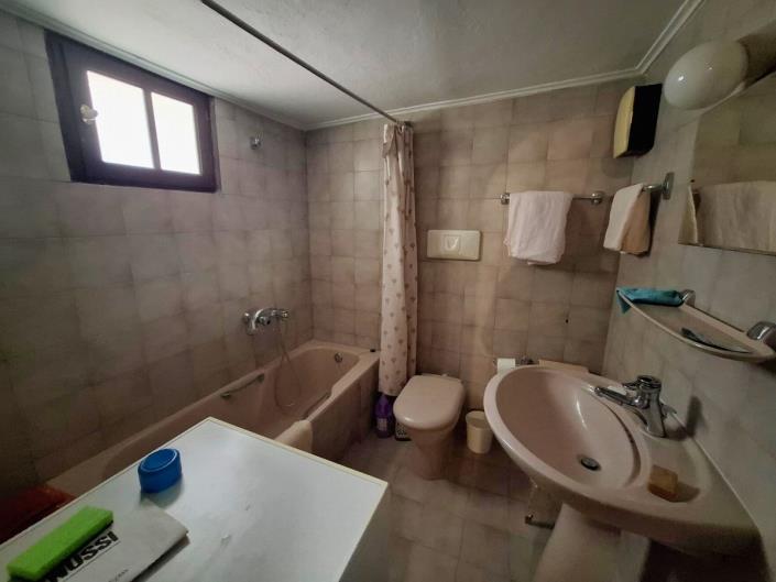 Image No.19-4 Bed House for sale