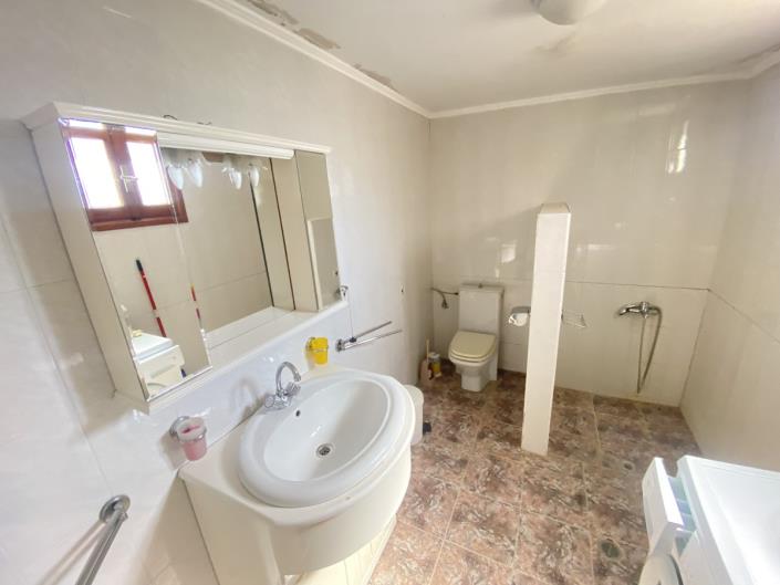 Image No.15-3 Bed House for sale