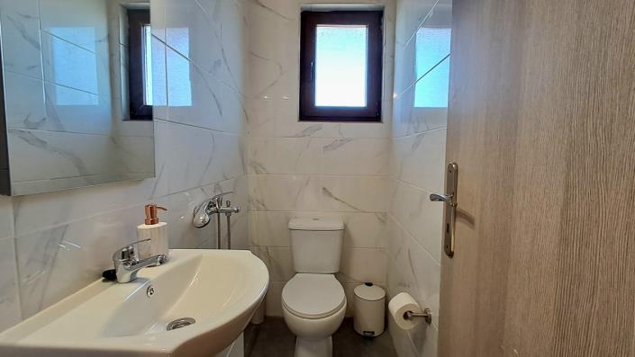 Image No.8-2 Bed House for sale