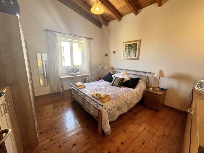 Image No.8-4 Bed House for sale