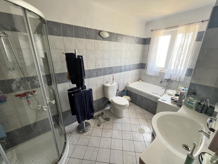 Image No.14-4 Bed House for sale