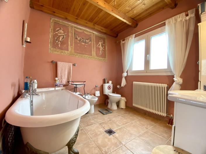 Image No.38-4 Bed Villa / Detached for sale