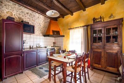 Villa-For-Sale-in-Samonas-village-13