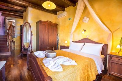 Villa-For-Sale-in-Samonas-village-9