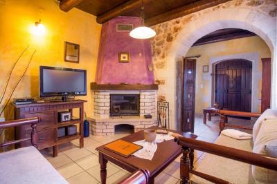 Villa-For-Sale-in-Samonas-village-12