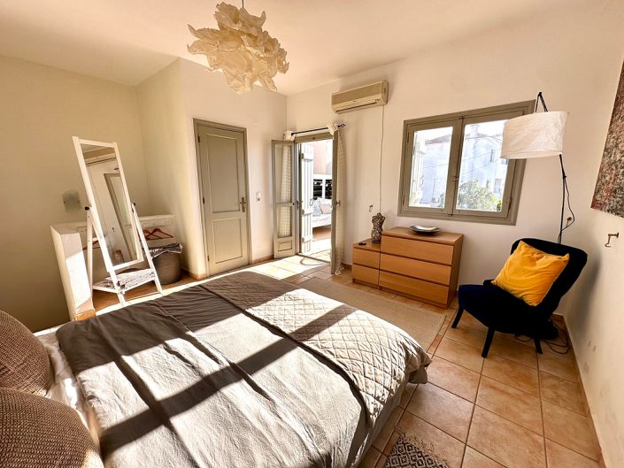 Image No.4-2 Bed House for sale