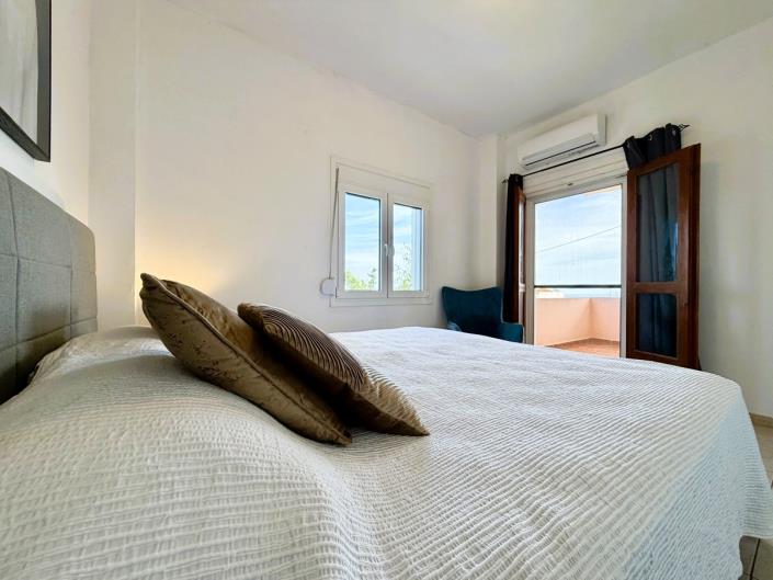 Image No.10-3 Bed Villa for sale