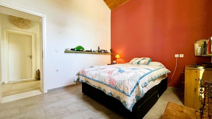 Image No.12-2 Bed House for sale