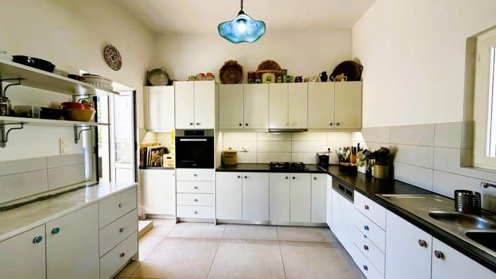 Image No.6-2 Bed House for sale