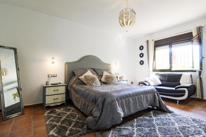 Image No.43-4 Bed Country Property for sale