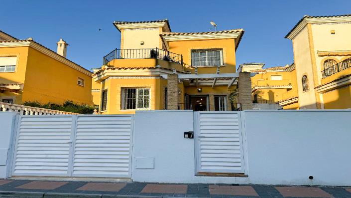 Image No.1-5 Bed Villa / Detached for sale