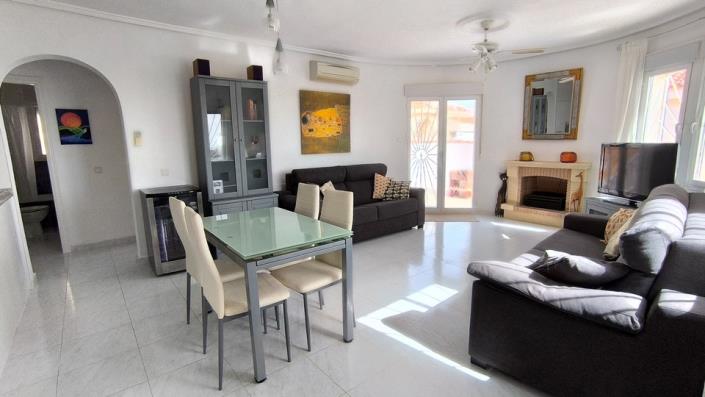 Image No.9-3 Bed Villa / Detached for sale