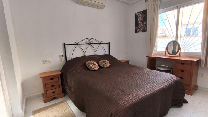 Image No.11-3 Bed Villa / Detached for sale