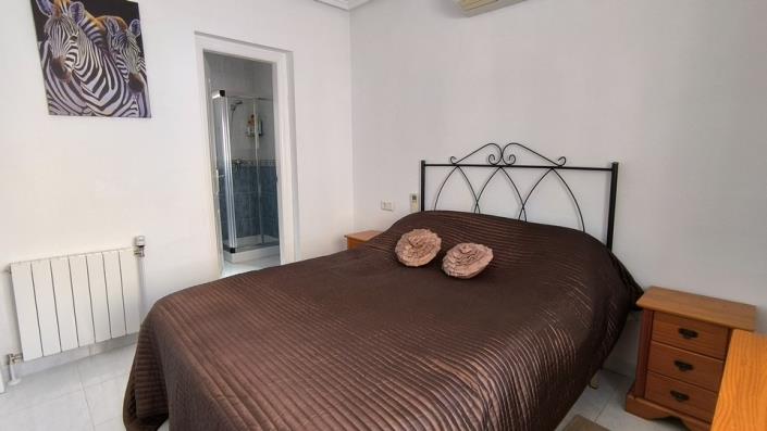 Image No.12-3 Bed Villa / Detached for sale