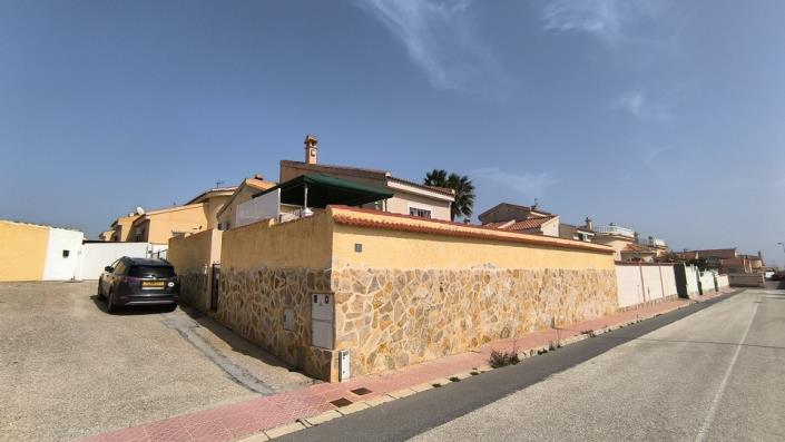 Image No.23-3 Bed Villa / Detached for sale