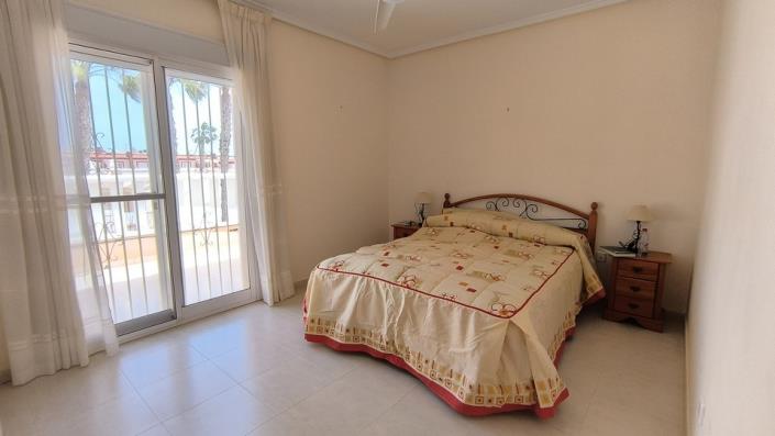 Image No.20-3 Bed Townhouse for sale