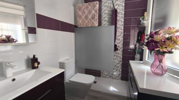 Image No.9-2 Bed Semi-Detached for sale