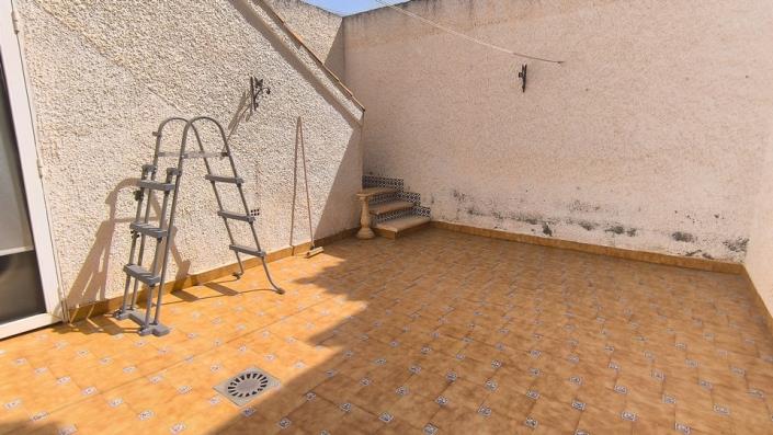 Image No.11-2 Bed Semi-Detached for sale