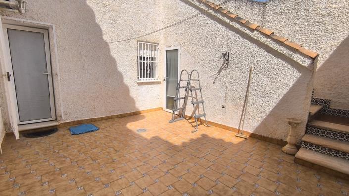 Image No.12-2 Bed Semi-Detached for sale