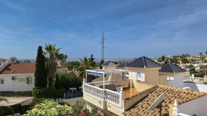 Image No.15-2 Bed Semi-Detached for sale