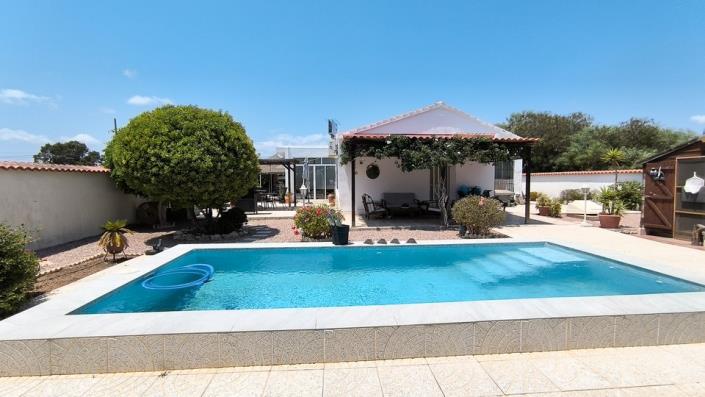 Image No.1-3 Bed Villa / Detached for sale