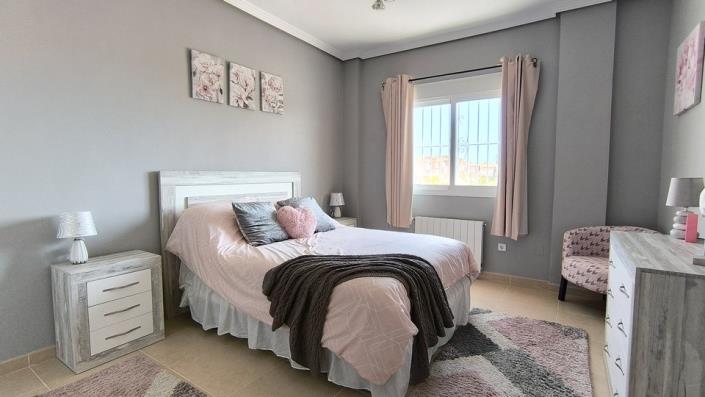 Image No.15-4 Bed Villa / Detached for sale