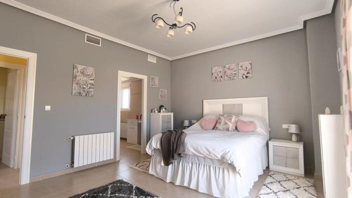 Image No.21-4 Bed Villa / Detached for sale