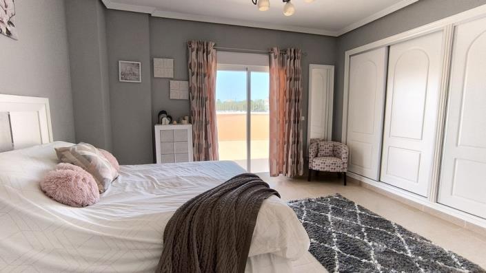 Image No.22-4 Bed Villa / Detached for sale