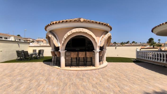 Image No.37-4 Bed Villa / Detached for sale