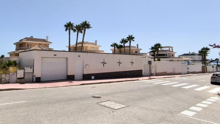 Image No.49-4 Bed Villa / Detached for sale