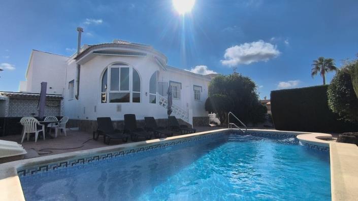 Image No.1-3 Bed Villa / Detached for sale