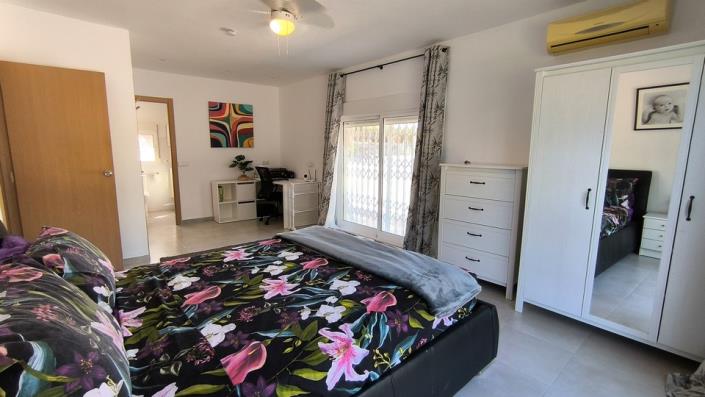 Image No.27-5 Bed Country House for sale