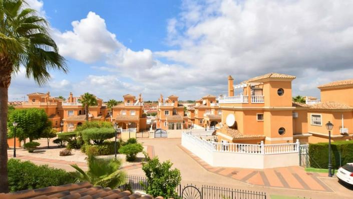 Image No.15-3 Bed Villa / Detached for sale