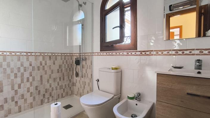 Image No.19-3 Bed Villa / Detached for sale