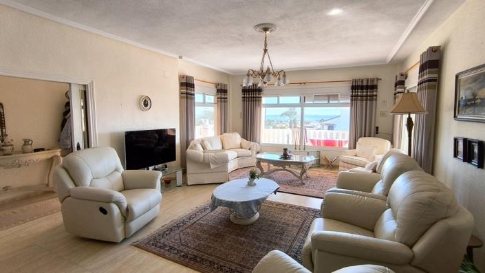 Image No.11-3 Bed Villa / Detached for sale