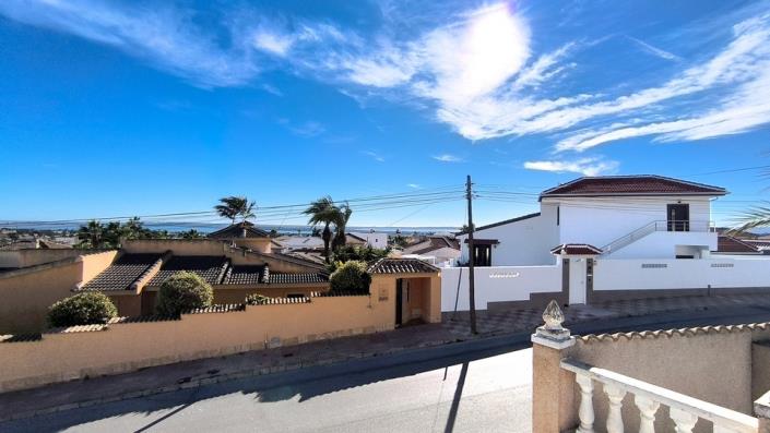 Image No.36-3 Bed Villa / Detached for sale