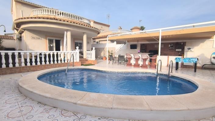 Image No.2-3 Bed Villa / Detached for sale