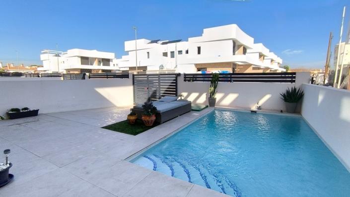 Image No.22-3 Bed Villa / Detached for sale