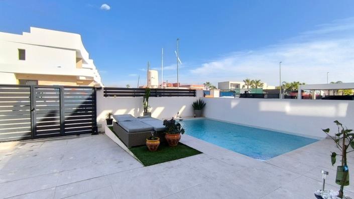 Image No.23-3 Bed Villa / Detached for sale