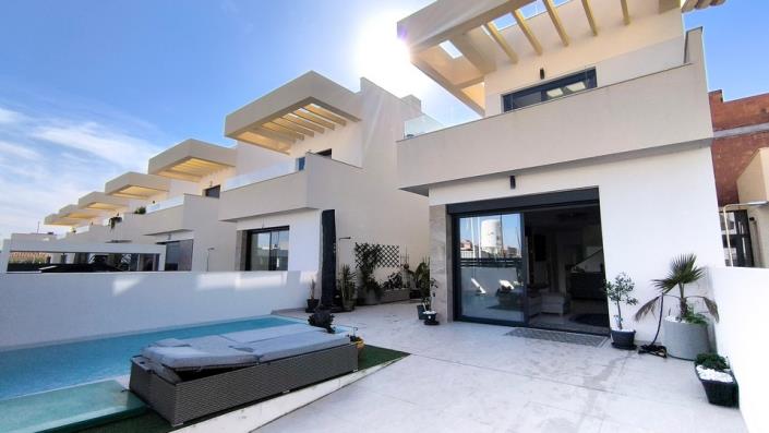 Image No.26-3 Bed Villa / Detached for sale