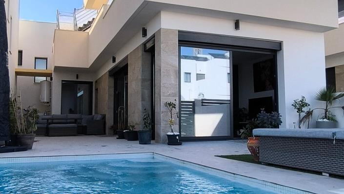 Image No.27-3 Bed Villa / Detached for sale