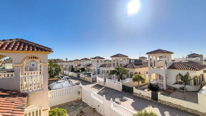 Image No.24-3 Bed Villa / Detached for sale