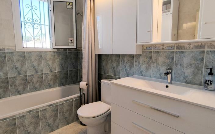 Image No.20-4 Bed Villa / Detached for sale