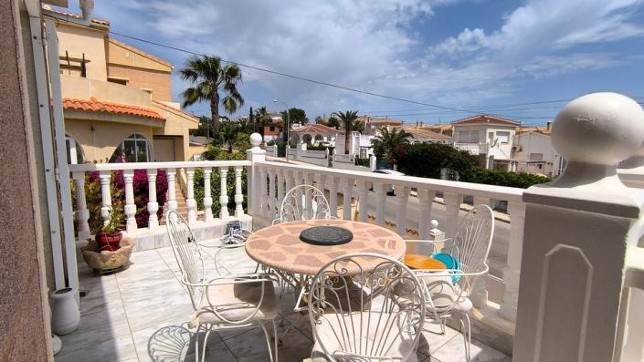 Image No.5-4 Bed Villa / Detached for sale