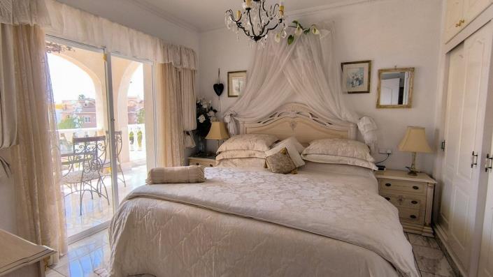 Image No.22-4 Bed Villa / Detached for sale