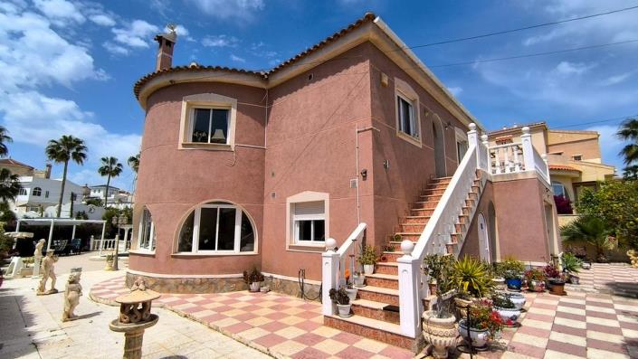 Image No.24-4 Bed Villa / Detached for sale