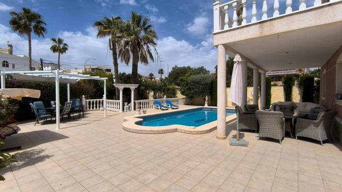 Image No.38-4 Bed Villa / Detached for sale