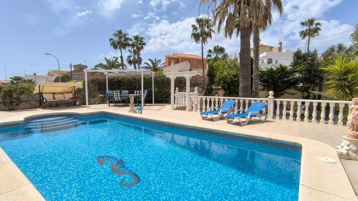 Image No.39-4 Bed Villa / Detached for sale