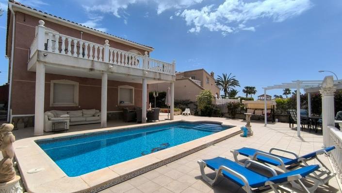 Image No.41-4 Bed Villa / Detached for sale
